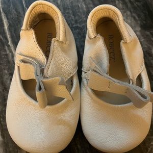 Robeez White Leather Shoes 12-18 month